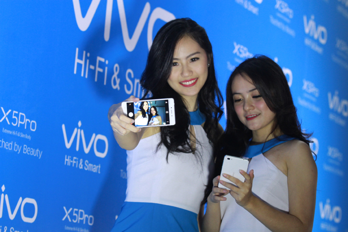 ber-selfie dengan kamera 13MP vivo X5pro